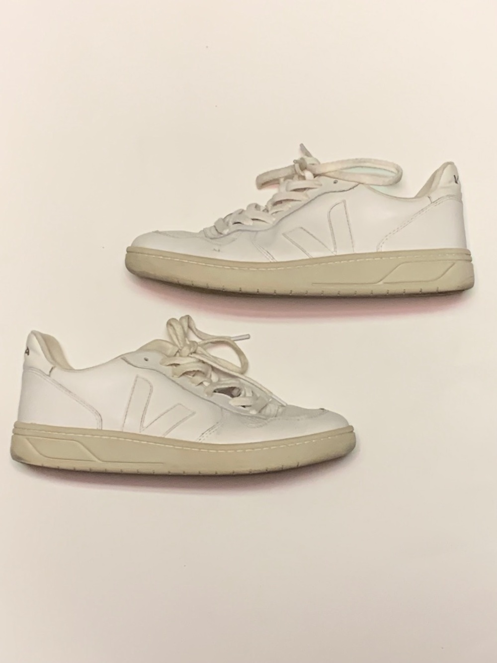 Veja V-10 Womens Size US 10 White Leather Casual Sneakers